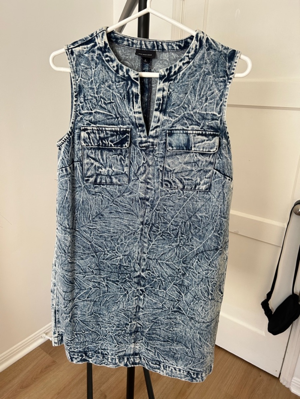 Who What Wear Dress. Size small. Shoulder to bottom hem 34”. Functional pockets
